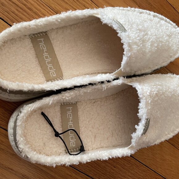 BNWOT! Women's Hey Dude COZY Lexi Rise Cream To Coffee Mule Loafer. RUNS SMALL! - Picture 2 of 10